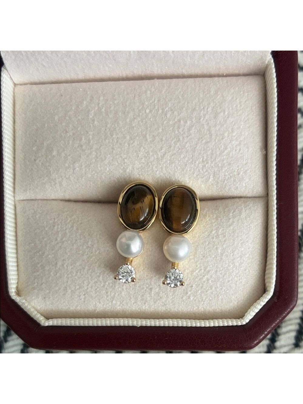 Elegant Gold and Pearl Earrings